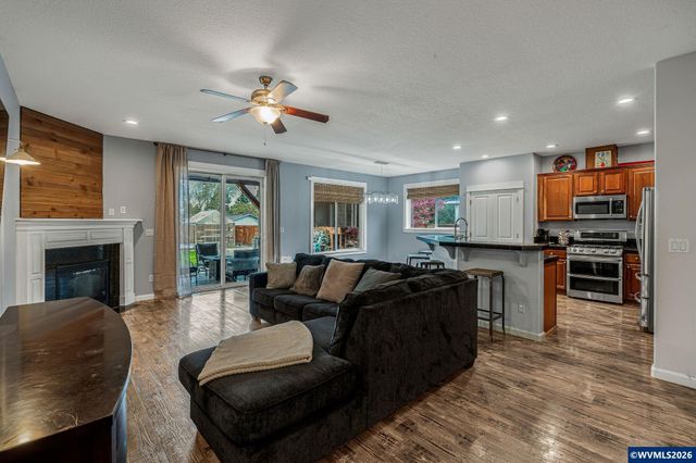 221 E 16th St, Lafayette, OR 97127