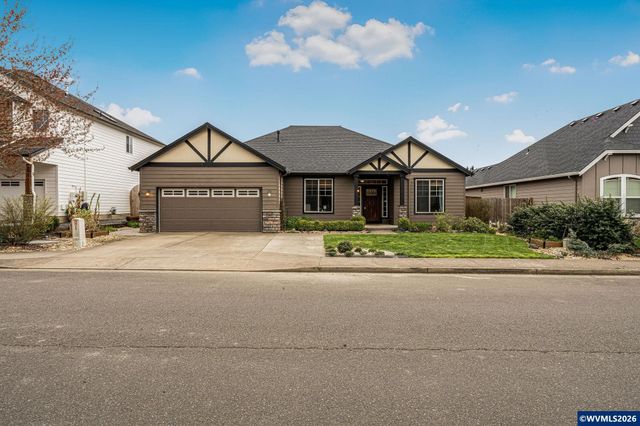 221 E 16th St, Lafayette, OR 97127