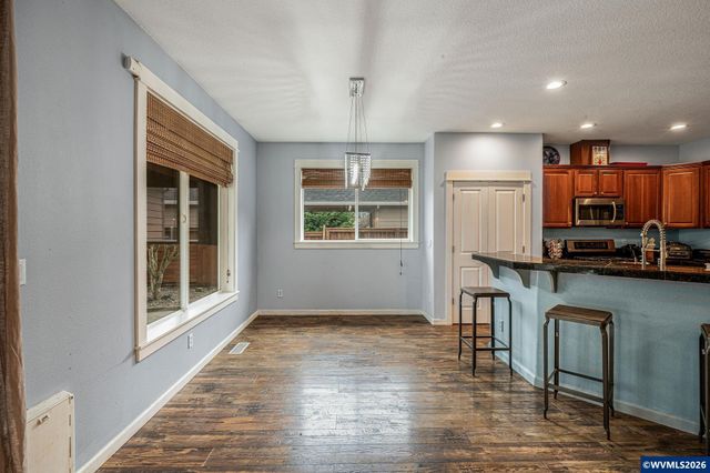 221 E 16th St, Lafayette, OR 97127