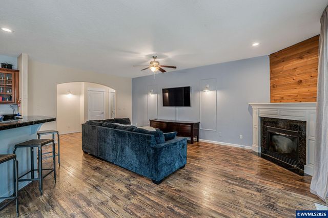 221 E 16th St, Lafayette, OR 97127