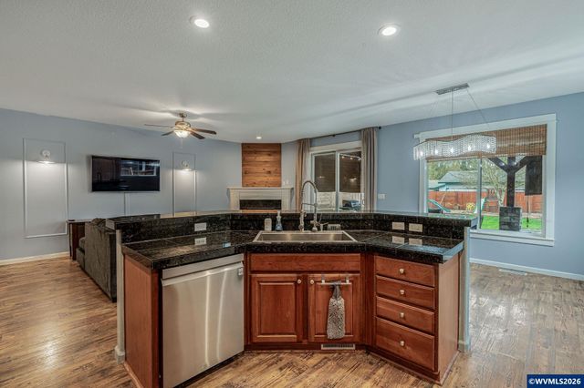 221 E 16th St, Lafayette, OR 97127