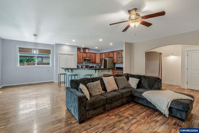 221 E 16th St, Lafayette, OR 97127