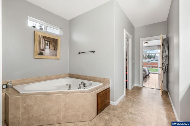221 E 16th St, Lafayette, OR 97127