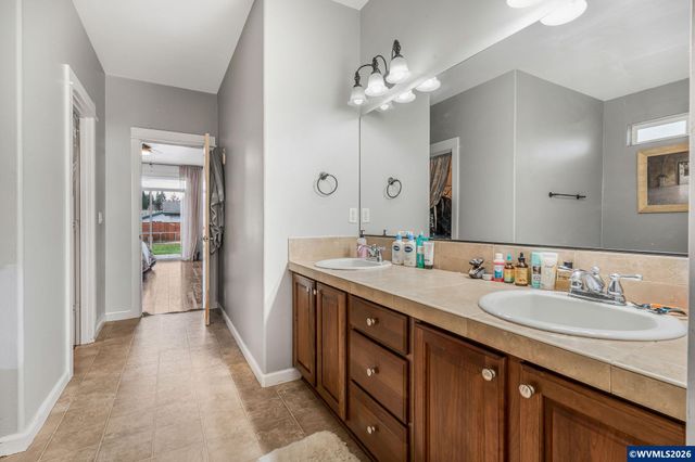 221 E 16th St, Lafayette, OR 97127