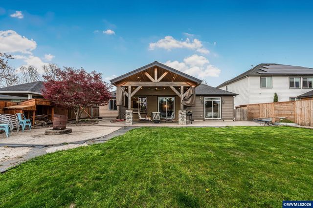221 E 16th St, Lafayette, OR 97127