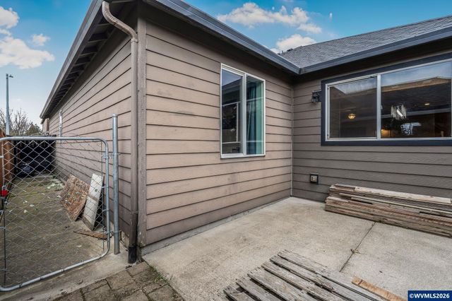 221 E 16th St, Lafayette, OR 97127