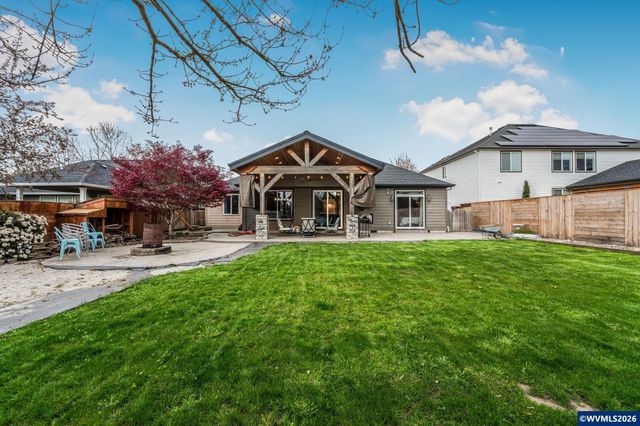 221 E 16th St, Lafayette, OR 97127