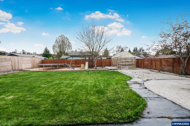 221 E 16th St, Lafayette, OR 97127