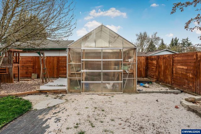 221 E 16th St, Lafayette, OR 97127
