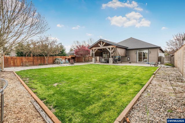221 E 16th St, Lafayette, OR 97127