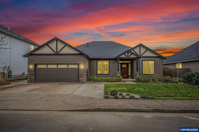 221 E 16th St, Lafayette, OR 97127