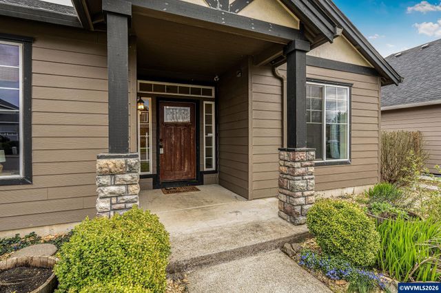221 E 16th St, Lafayette, OR 97127