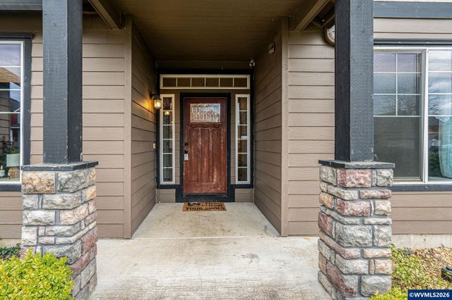 221 E 16th St, Lafayette, OR 97127