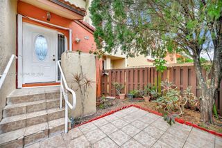 9907 NW 9th St Circle 1520, Miami, FL 33172