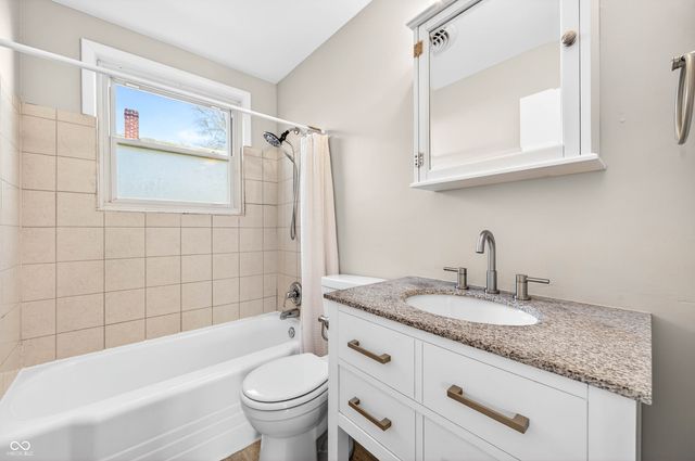 2031 Elm Street, Columbus, IN 47201