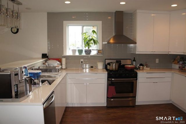 16 Manor Street B, Stamford, CT 06902