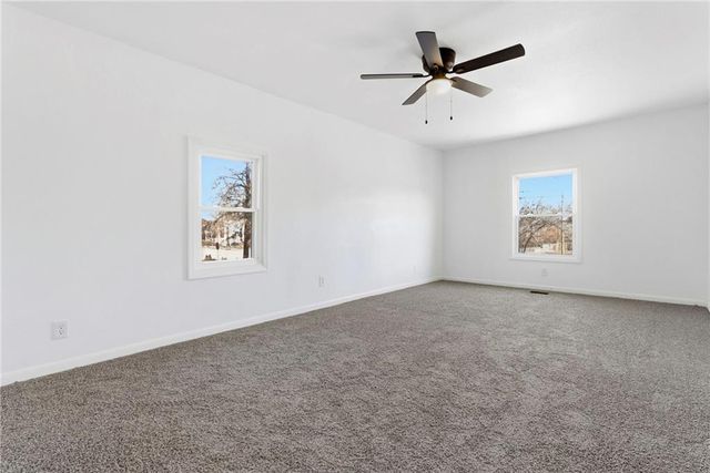 4614 NE Antioch Road, Kansas City, MO 64117