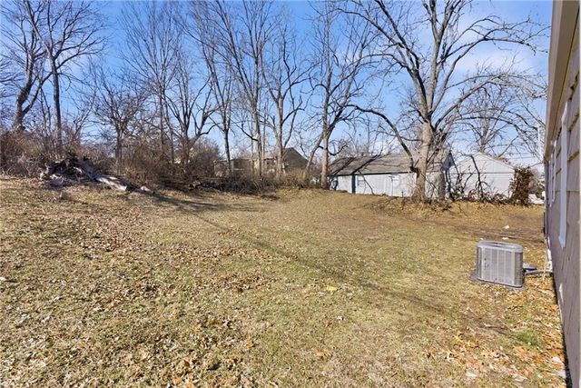 4614 NE Antioch Road, Kansas City, MO 64117