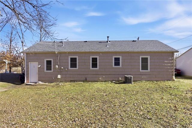 4614 NE Antioch Road, Kansas City, MO 64117