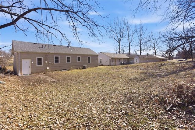 4614 NE Antioch Road, Kansas City, MO 64117