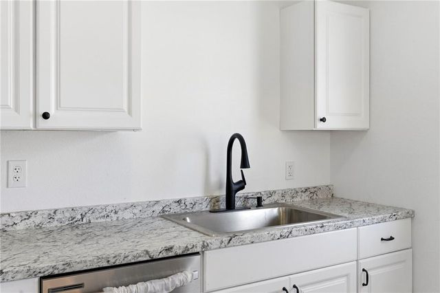 4614 NE Antioch Road, Kansas City, MO 64117