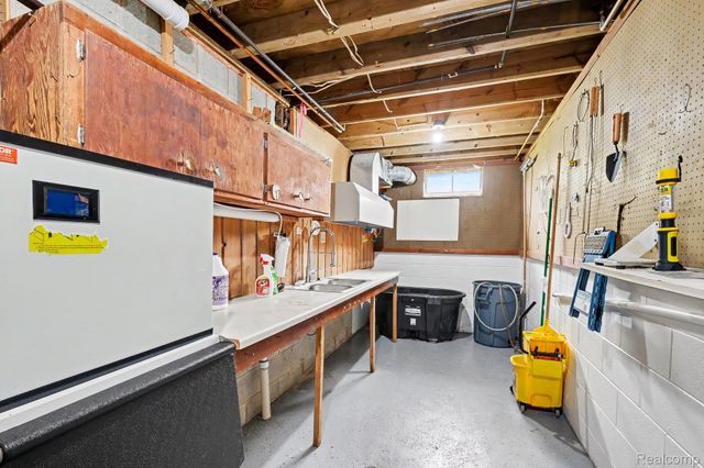 8261 N Dort Highway, Genesee Charter Township, MI 48458