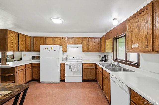 8261 N Dort Highway, Genesee Charter Township, MI 48458