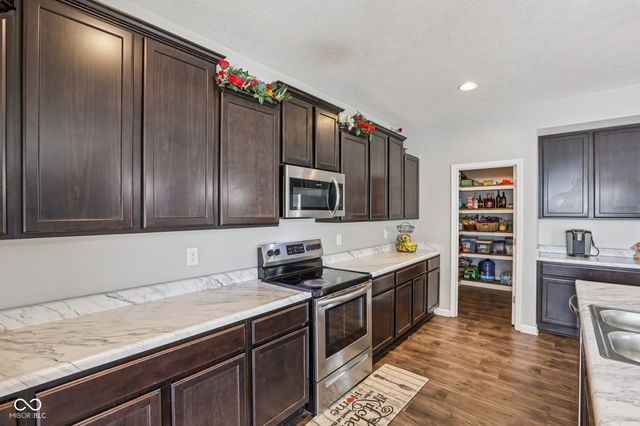 6673 Laurelwood Drive, Pendleton, IN 46064