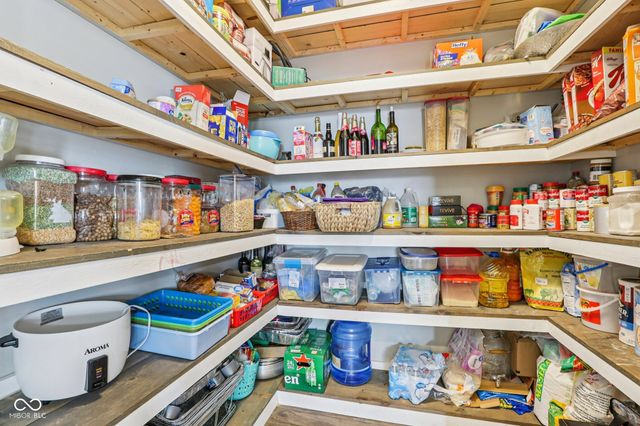 6673 Laurelwood Drive, Pendleton, IN 46064