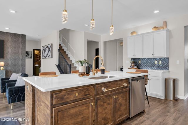 201 Ashburn Avenue, Manahawkin, NJ 08050