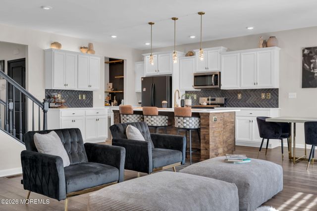 201 Ashburn Avenue, Manahawkin, NJ 08050