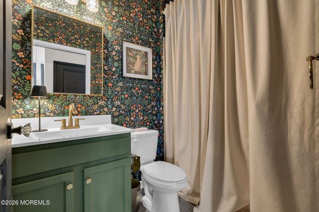 201 Ashburn Avenue, Manahawkin, NJ 08050