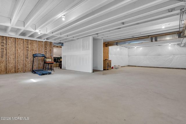 201 Ashburn Avenue, Manahawkin, NJ 08050