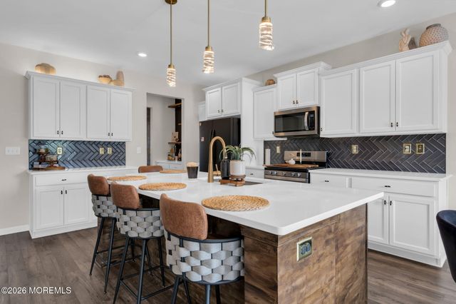 201 Ashburn Avenue, Manahawkin, NJ 08050