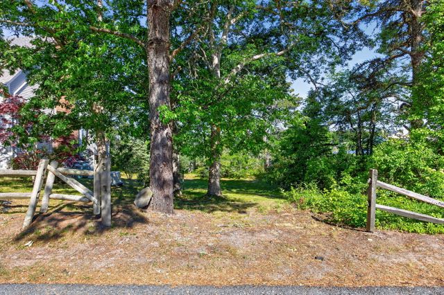 19 Aunt Debby's Road, South Dennis, MA 02660