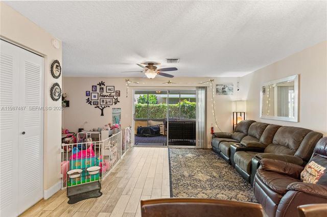 337 Waterside Dr 337, Hypoluxo, FL 33462