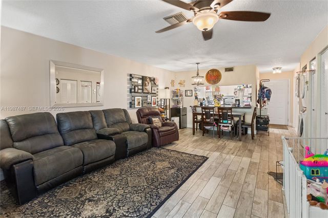 337 Waterside Dr 337, Hypoluxo, FL 33462