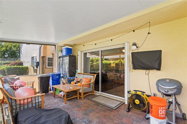 337 Waterside Dr 337, Hypoluxo, FL 33462