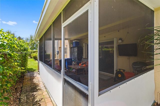 337 Waterside Dr 337, Hypoluxo, FL 33462