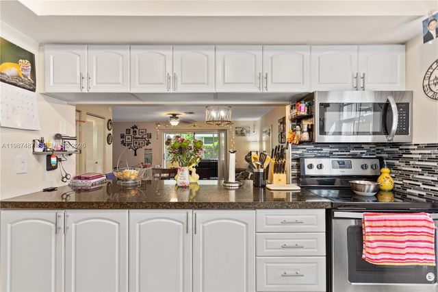 337 Waterside Dr 337, Hypoluxo, FL 33462