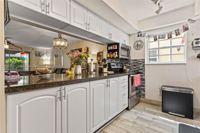 337 Waterside Dr 337, Hypoluxo, FL 33462