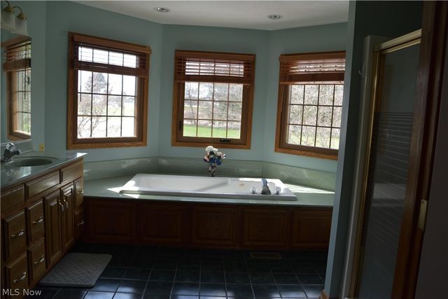 2285 Thoroughbred Drive, Wadsworth, OH 44281