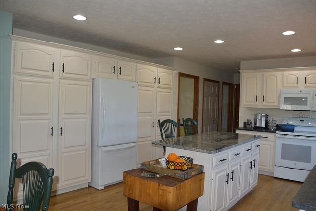 2285 Thoroughbred Drive, Wadsworth, OH 44281