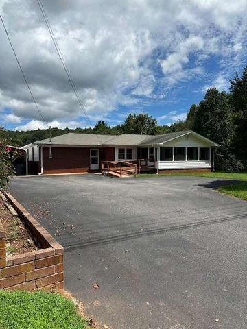 1323 Cavender Creek Road, Dahlonega, GA 30533