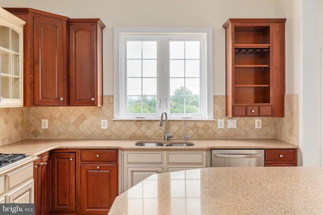 38786 RAMBLING FARM DR, Hamilton, VA 20158