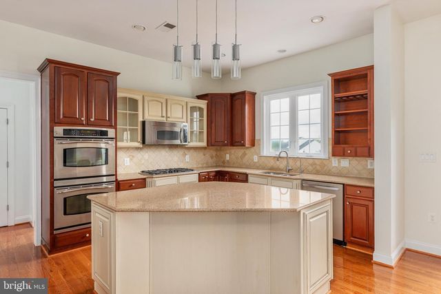 38786 RAMBLING FARM DR, Hamilton, VA 20158