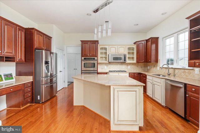 38786 RAMBLING FARM DR, Hamilton, VA 20158