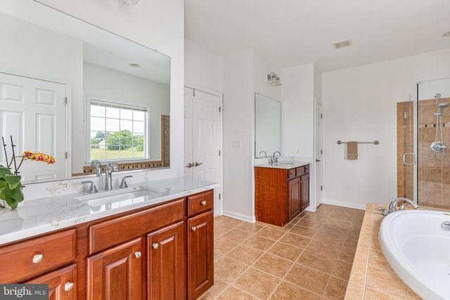 38786 RAMBLING FARM DR, Hamilton, VA 20158