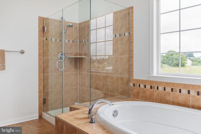 38786 RAMBLING FARM DR, Hamilton, VA 20158