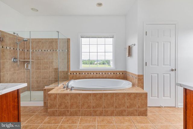 38786 RAMBLING FARM DR, Hamilton, VA 20158